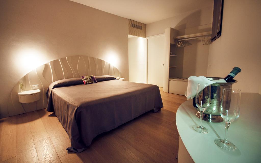 Aromi Piccolo Hotel Salò Pokoj fotografie